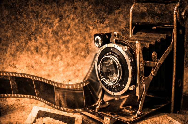 photographe-CIPIERES-min_light-wood-night-camera-photography-vintage-1245236-pxhere.com